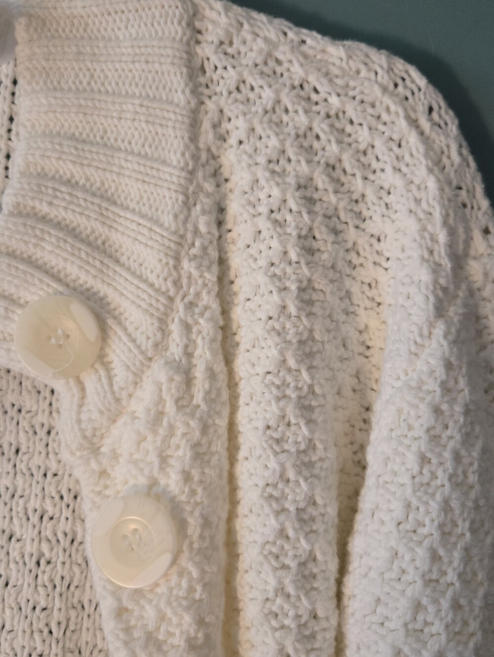 White chunky cable knit sweater coat with belt MWhite chunky cable knit sweater